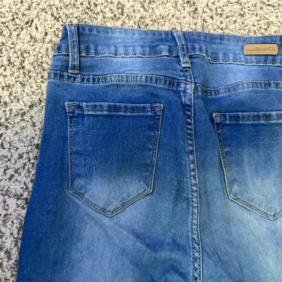 Super cute ripped jeans, bottoms frayed, FLARE - Picture 2 of 4